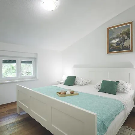 Mit Privatem Pool Und Viel Privatsphare Feriehus *