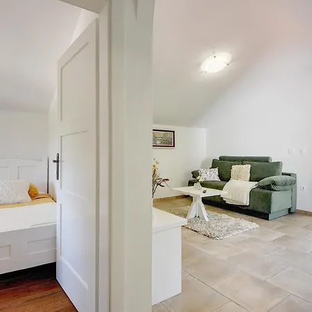 Mit Privatem Pool Und Viel Privatsphare Feriehus *
