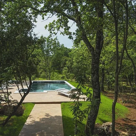Mit Privatem Pool Und Viel Privatsphare Feriehus